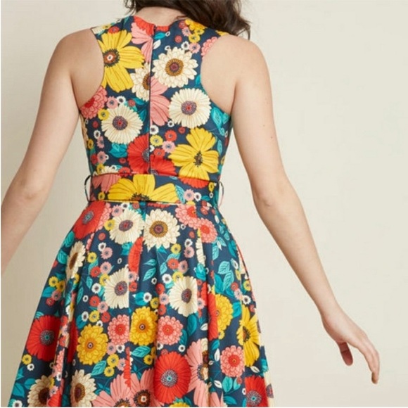 Floral Sleeveless Dress - Picture 2 of 4